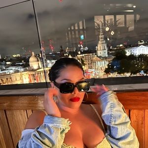 Meet your Posher, Loannie